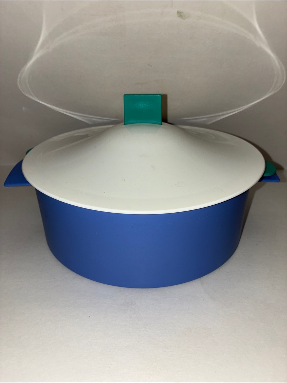 Tupperware Microwave Steamer Blue with White Lid and Teal Tabs